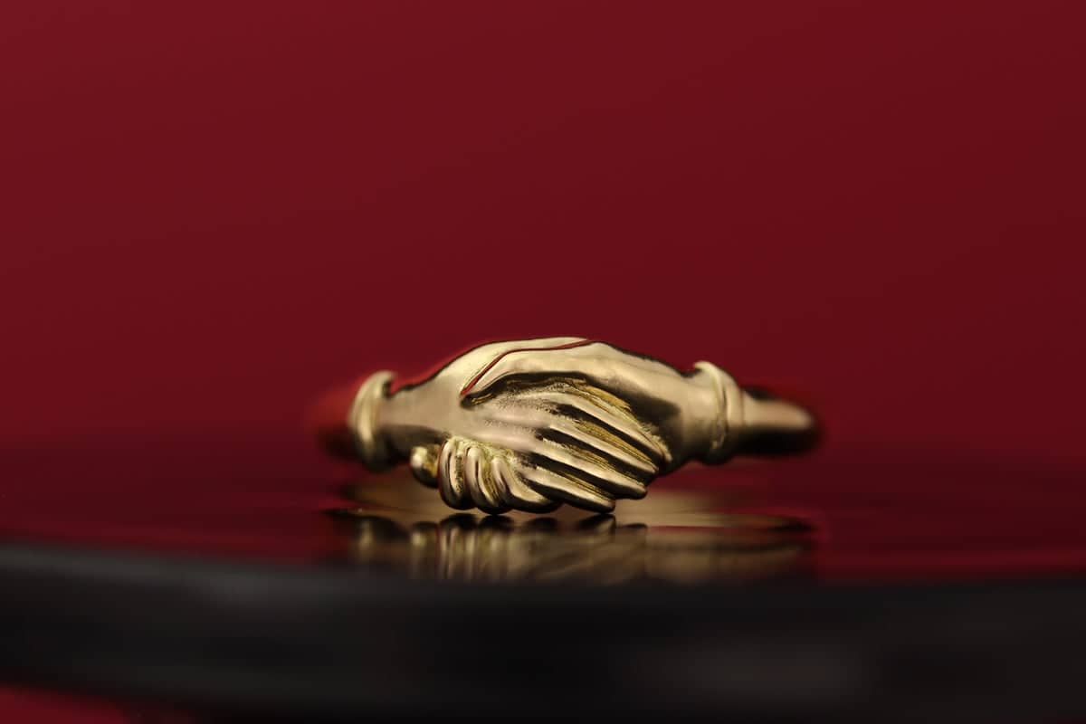 Hands_Ring_Front