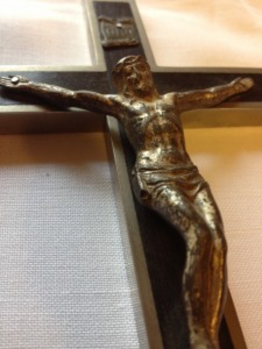 priester-en-kruis-hd-3